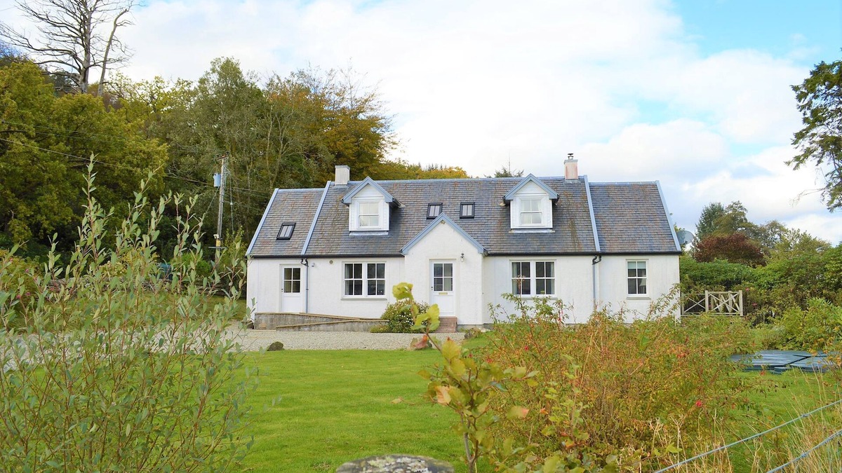 Colintraive Cottage | Shelduck Cottage, shoreline location, pet friendly, sleeps 7