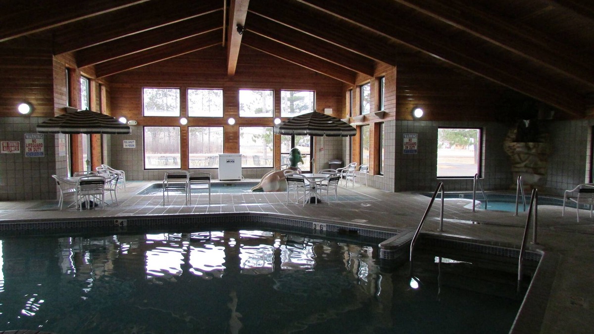 Shell Lake Hotel | Shell Lake Lodge, a Travelodge by Wyndham