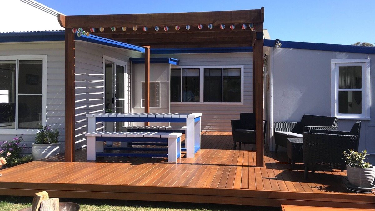 Shellharbour House | Shellharbour Beach Cottage-1 min walk to Flags - 10min walk to Shellcove-REDUCED