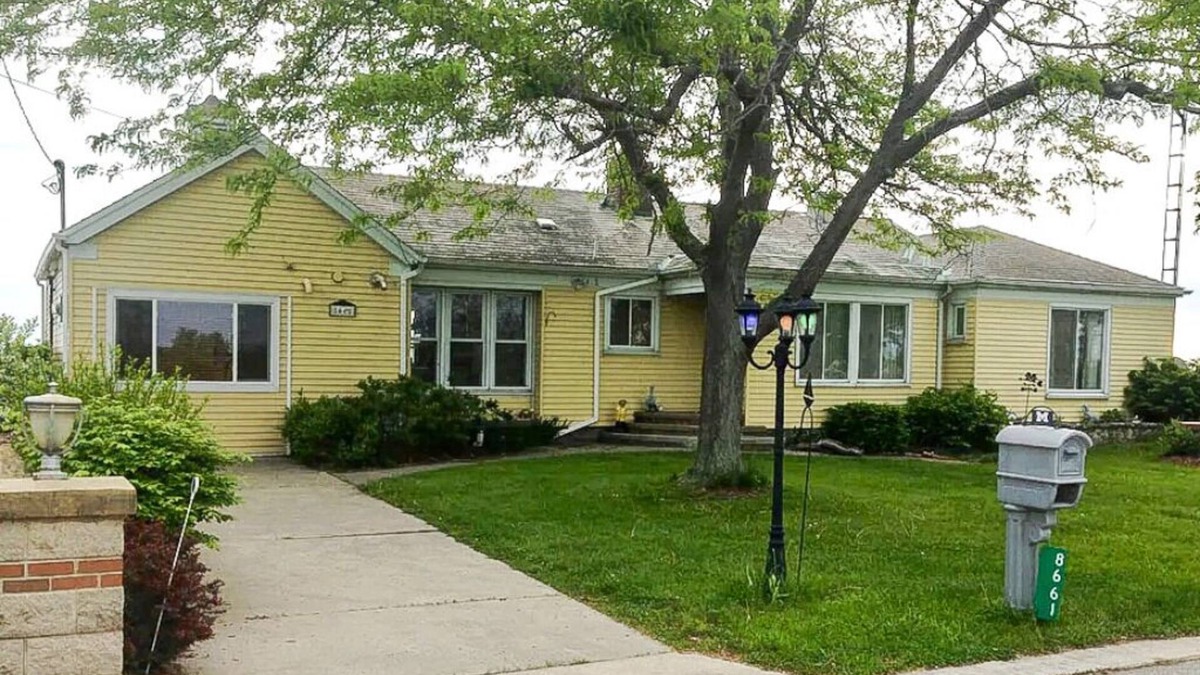 Oak Harbor House | "SHELLSEEKER" 4 BED LAKEFRONT PRIVATE BEACH SLEEPS 14 plus