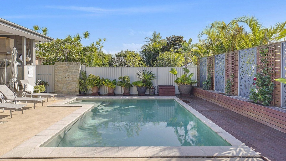 Shelly Beach House | SHELLY BEACH HOUSE - FAMILY FRIENDLY WITH POOL, WALK TO BEACH