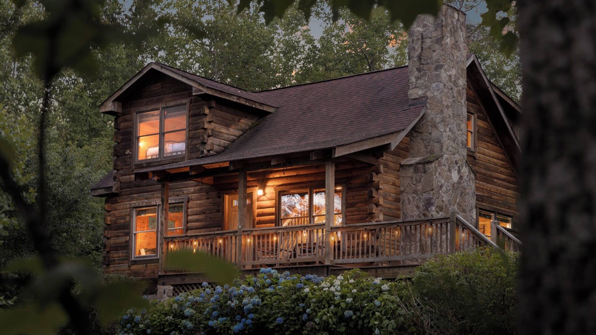 Dyke Cabin | Shenandoah Log Cabin *Hot Tub* *Indoor Fireplace*