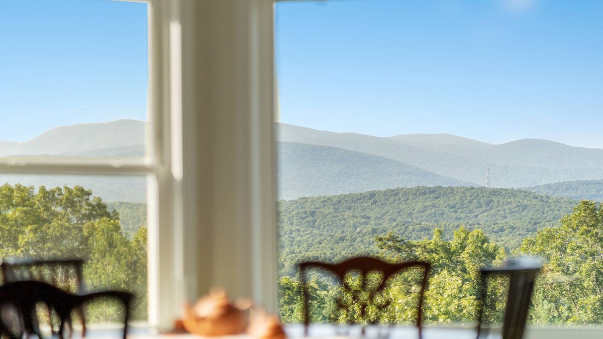 Bentonville House | Shenandoah mountain view home King bed StarLink EV port river access 90 min DC