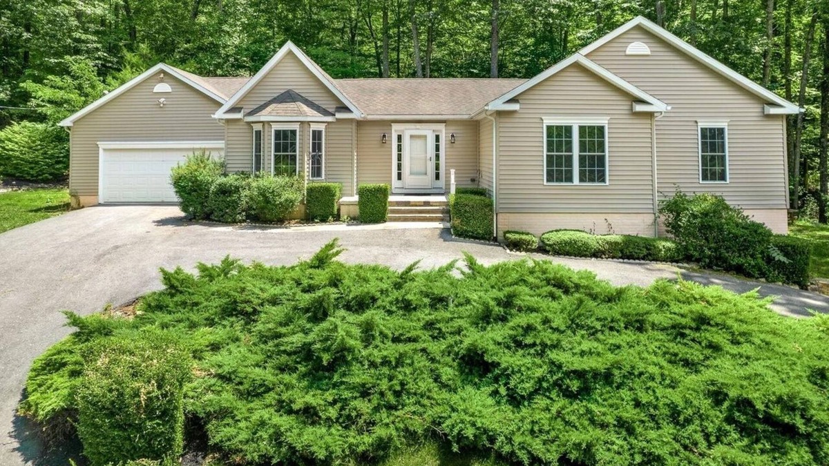 Luray House | Shenandoah NP 3BR Modern Retreat, Mins to Caverns