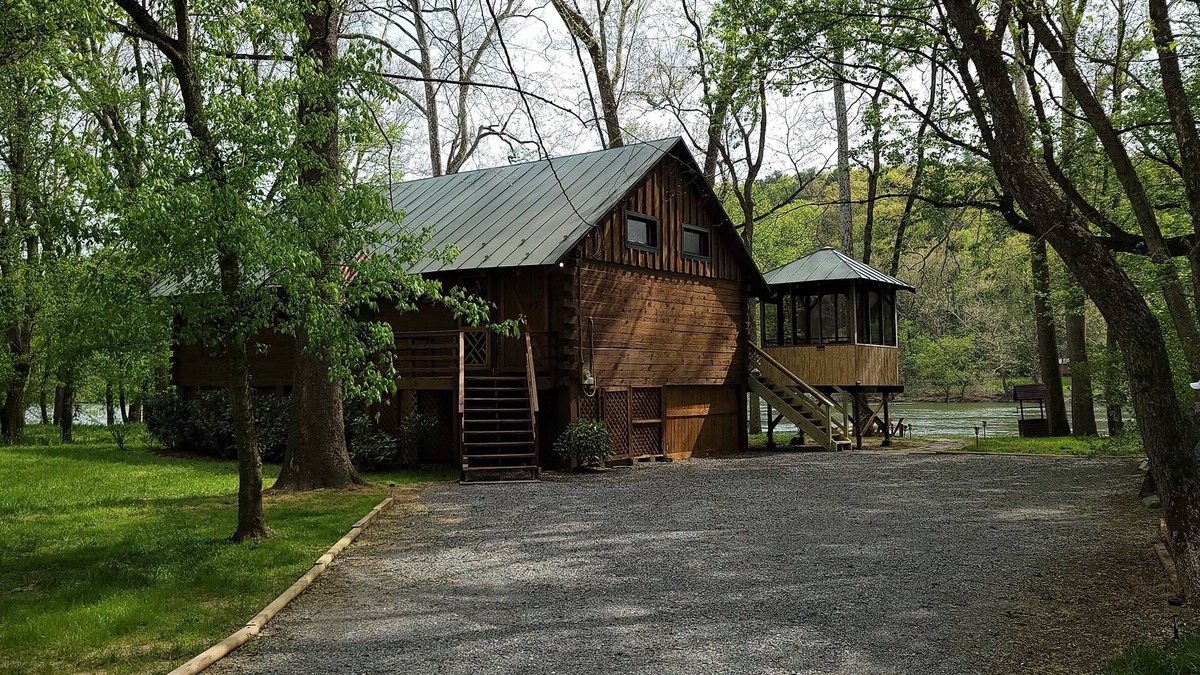 Luray Cabin | Shenandoah Shores Waterfront Log Cabin
