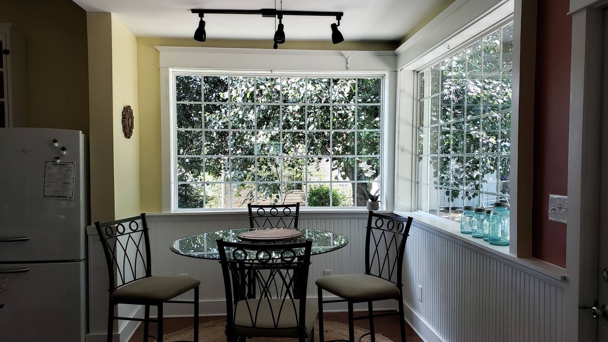 Edinburg House | Shenandoah Sweet - Enjoy Spring blossoms in the Valley!
