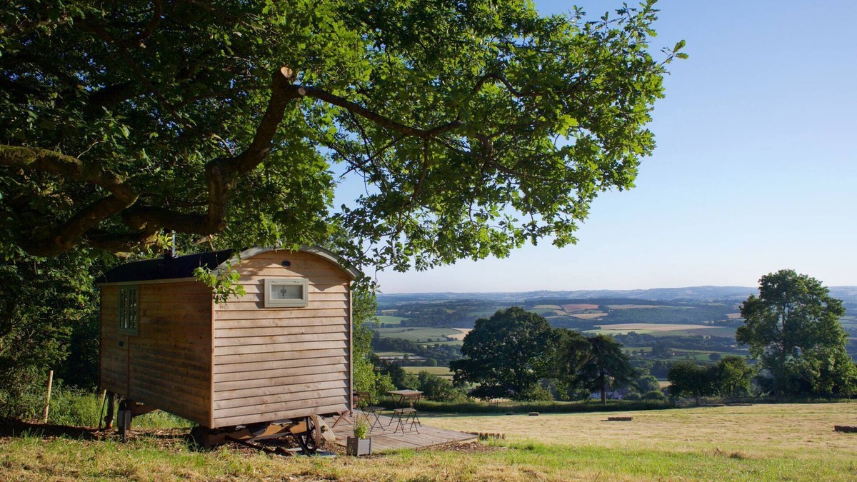 Kingston St Mary Cabin | Shepherd Hut with free Hot Tub, Wifi and Breakfast Hamper.