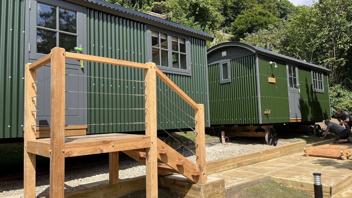 Brimpsfield Apartment | Shepherd Huts a the Butcher’s Arms Sheepscombe