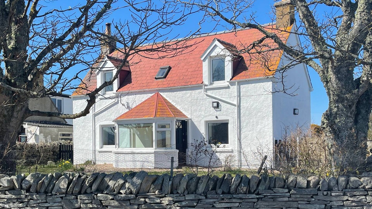 Lairg Cottage | Shepherd Moon - Sea View Cottage near NC500