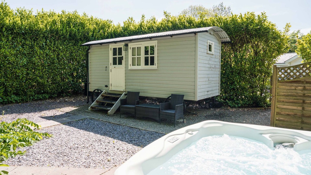 Carlisle Cottage | Shepherd's hut with hot tub in its own secluded garden
