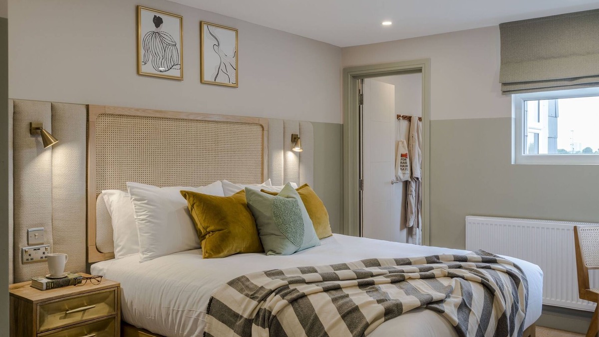 Askew Apartment | Shepherds Bush | 2 Bed Apartment TF