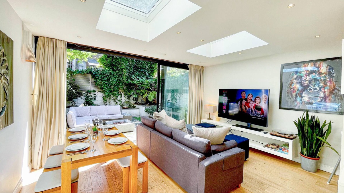 Addison House | Shepherds Bush 2-bedroom | Patio with Fire Pit
