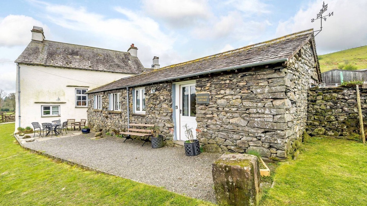 Hawkshead Cottage | SHEPHERDS COTTAGE, family friendly, with hot tub in Hawkshead