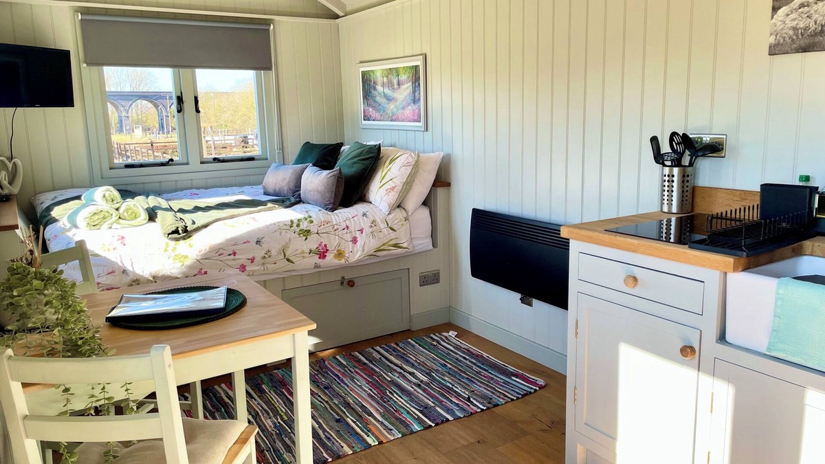 Mangotsfield Cabin | Shepherds Hut in the Cotswolds