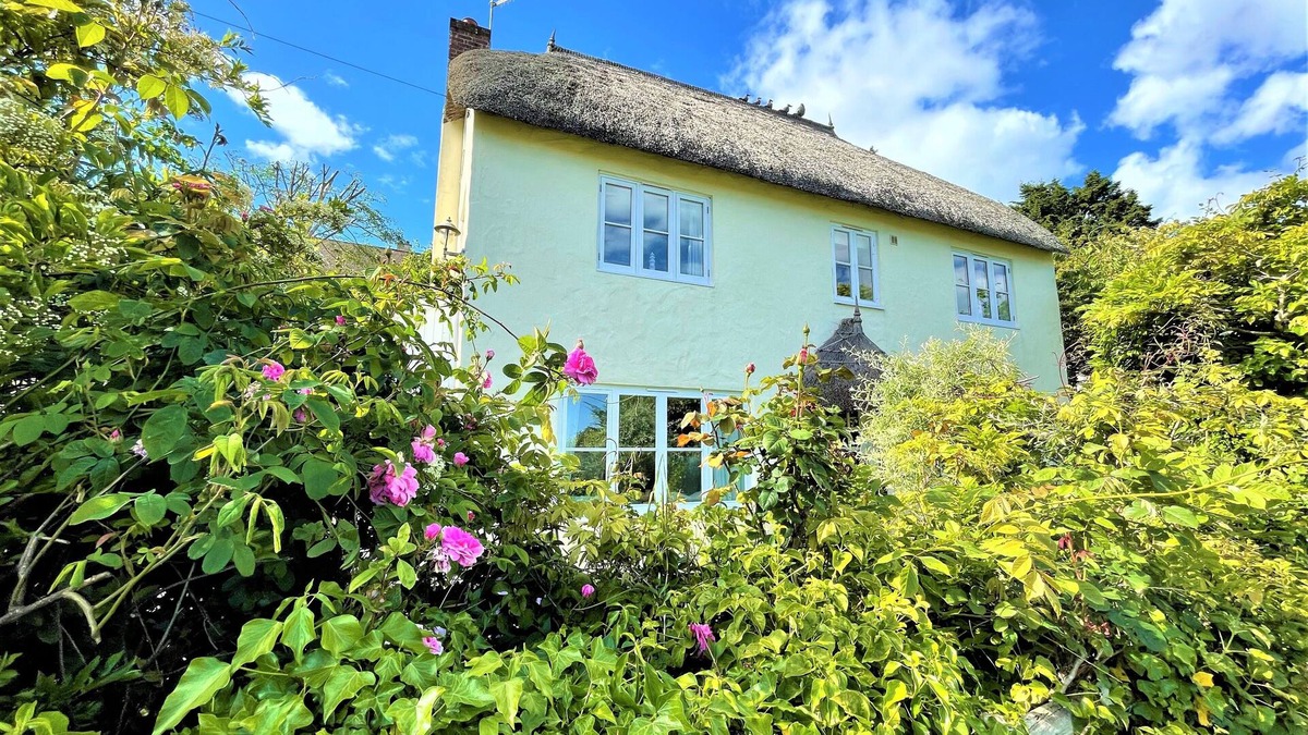 Thurlestone Cottage | Shepherds Patch Is A Large Thatched Cottage In Thurlestone with a parking space.