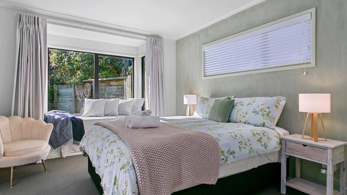 Waipahihi House | Shepherds Retreat - spacious comfort & serenity. Ideal for families or groups