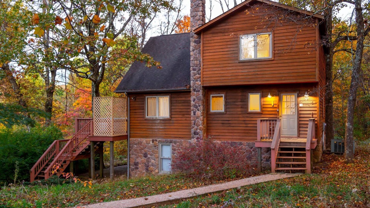 Montebello Cabin | Sherando Cabin-hot tub, kitchen, fireplace