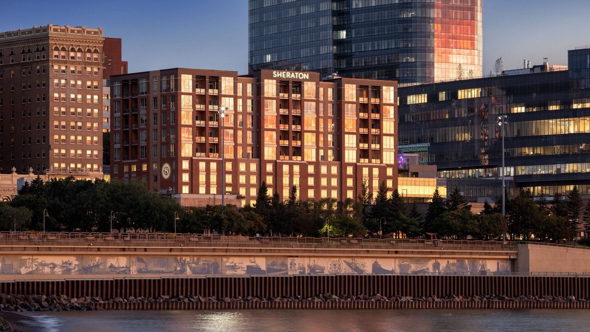 Downtown - Waterfront Hotel | Sheraton Duluth Hotel