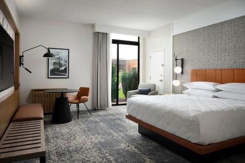 Grand Rapids Hotel | Sheraton Grand Rapids Airport Hotel