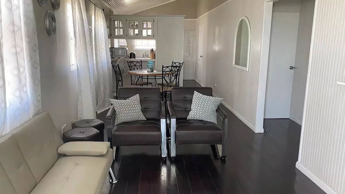 Fitts Village House | Sheridan's PlacenLess than 1 minute walk to the beach