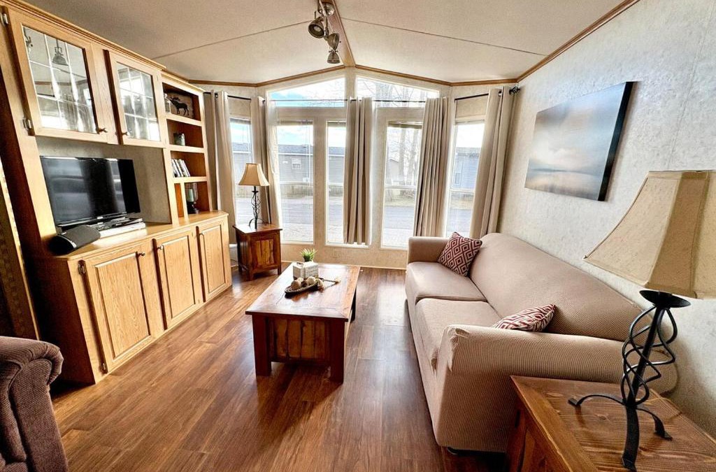 Sherkston House | Sherkston Shores Retreat, Sleeps 6, Walk to the beach, Firepit