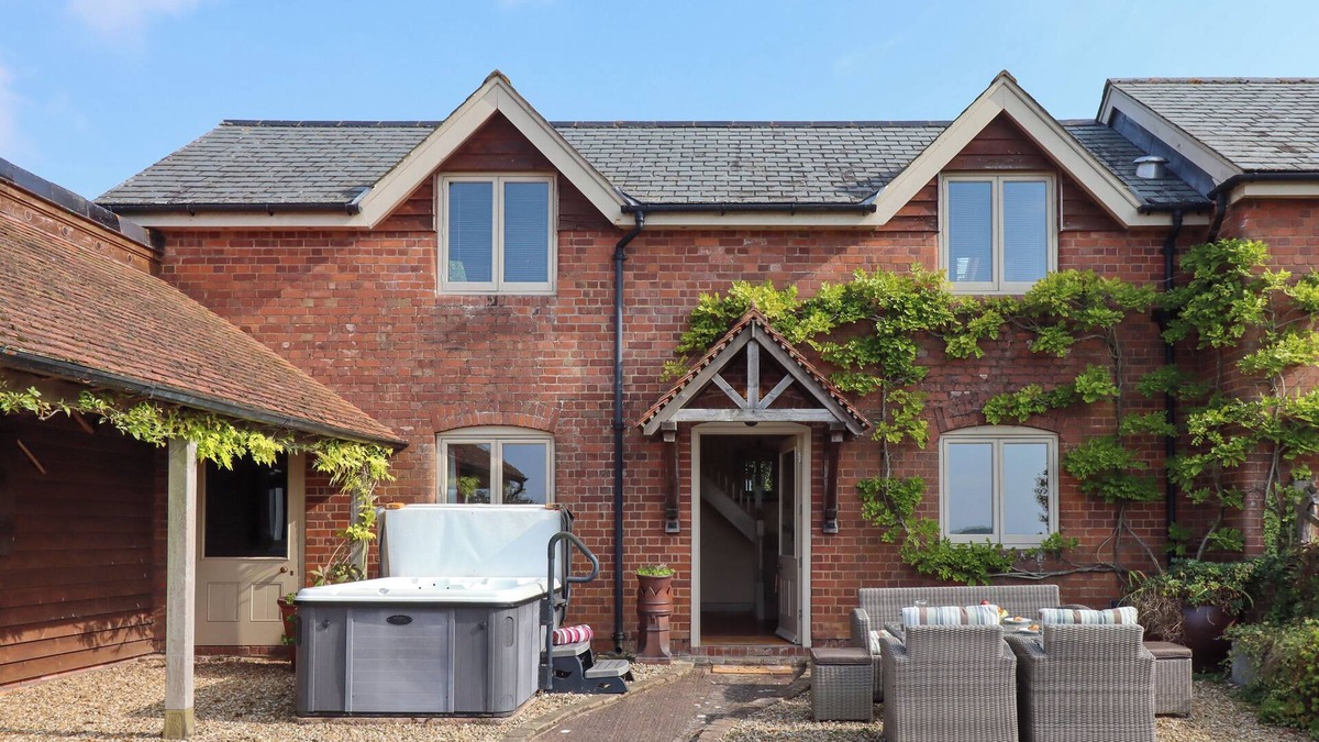 Bradninch Cottage | SHERWAY SHIPPEN, family friendly, with hot tub in Bradninch