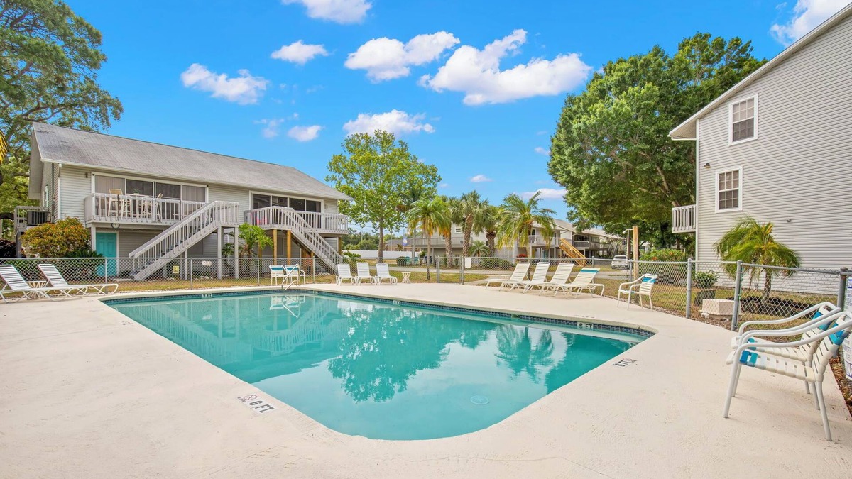 Palm Harbor House | SHERWOOD LAKES UNIT A ON THE PINELLAS TRAIL AND CLOSE TO BEACH