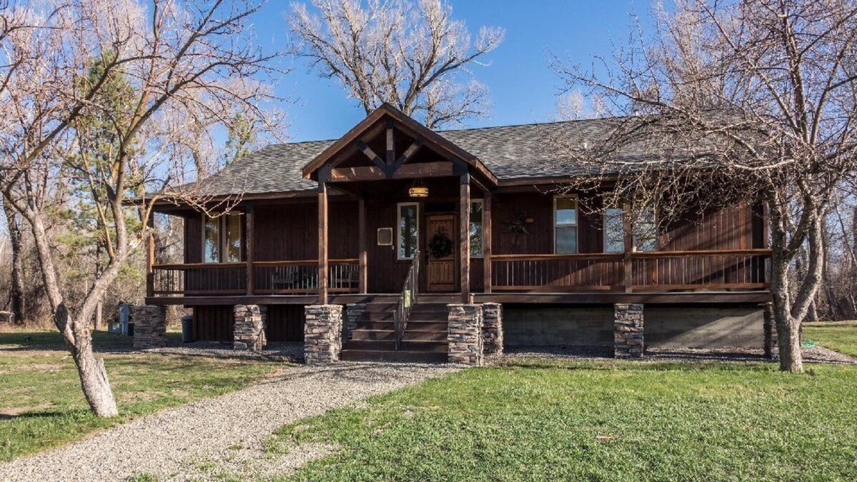 Livingston Cabin | Shields Riverbend Ranch - North of Livingston on the Shields River with views