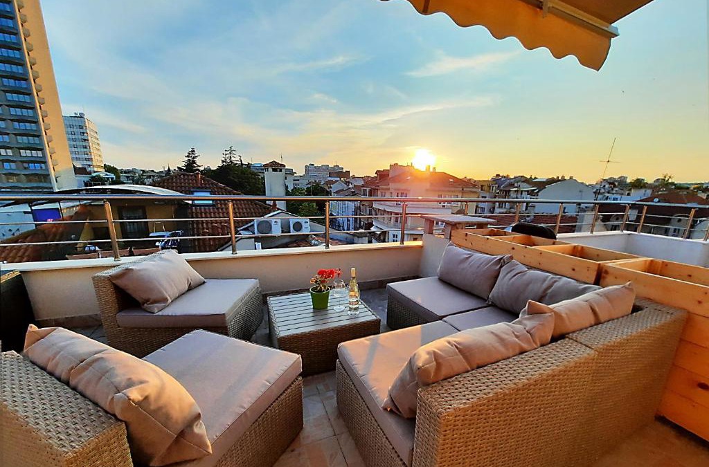 Burgas Center Apartment | Shik & Chic in the Heart of Burgas # 5min from beach # New