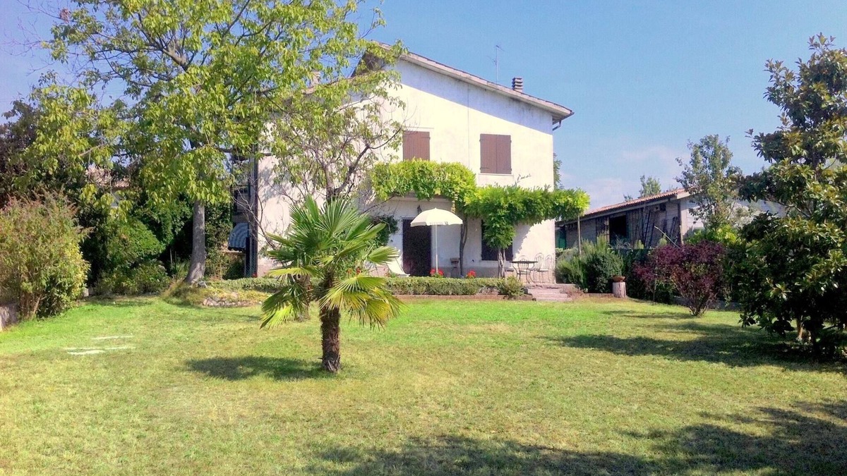 Tacconi House | Shimmering Serenity in Pastrengo