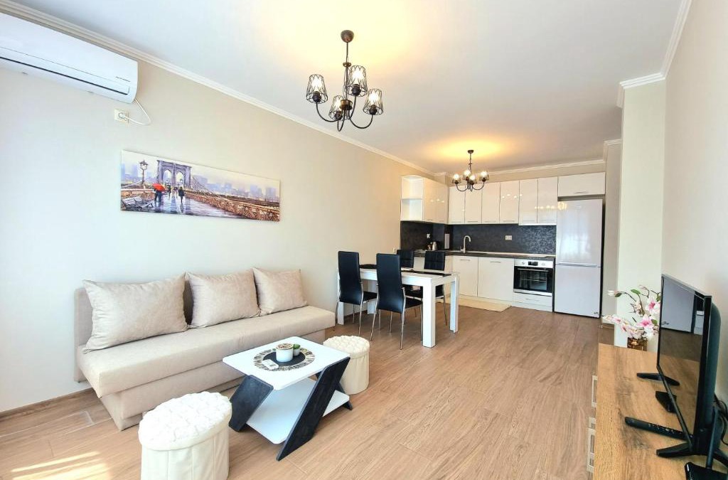 G.K. Bratya Miladinovi Apartment | Shining Bright Apartment in Burgas