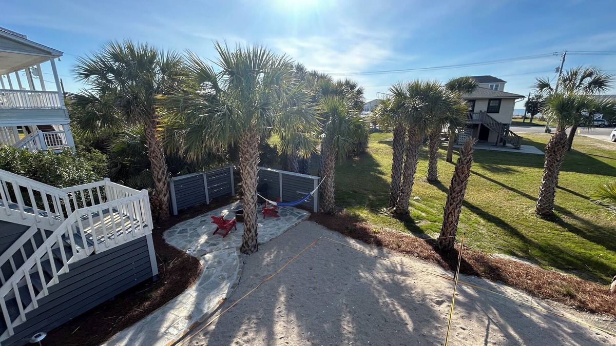 Edisto Island House | SHIP HAPPENS 5BR HOUSE WITH OCEAN VIEW GOLF CART AVAIL, VOLLEYBALL 3 OUTDOOR TVS
