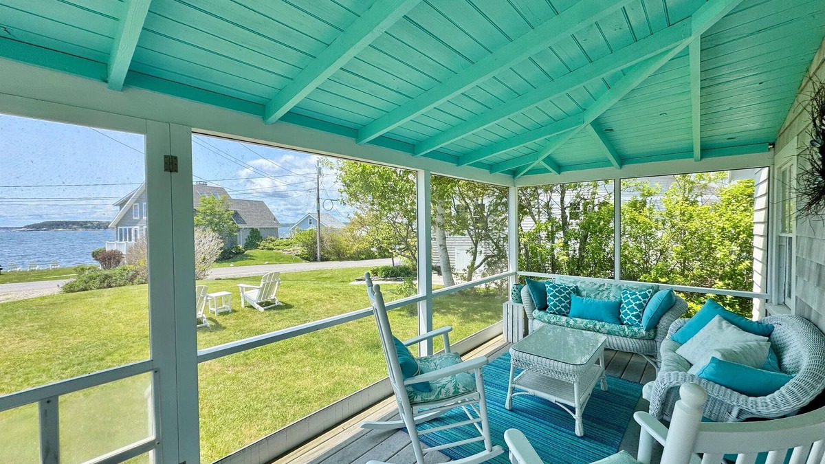Ocean Point Cottage | Ship's Wheel - Charming Ocean View in Ocean Point!