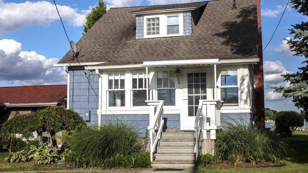 Roberts Landing House | Ship Watcher's Paradise on the St. Clair River