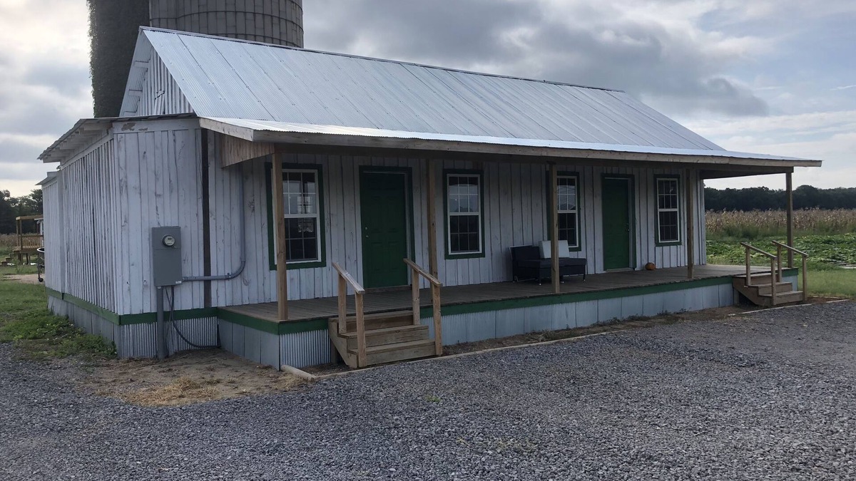 Marion Other | Shipping container farmhouse❤️1 pet free, 2nd considered for fee, 7min d’town Mem