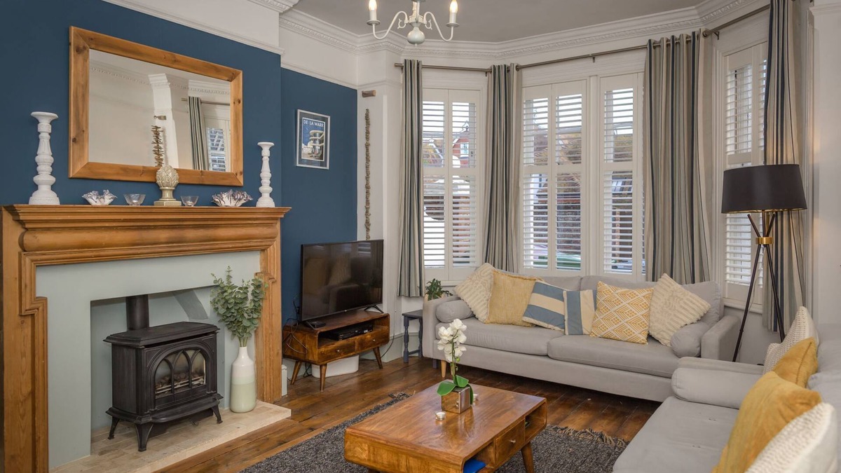 Meads Apartment | Shipside - spacious, stylish patio garden apartment in Meads village area