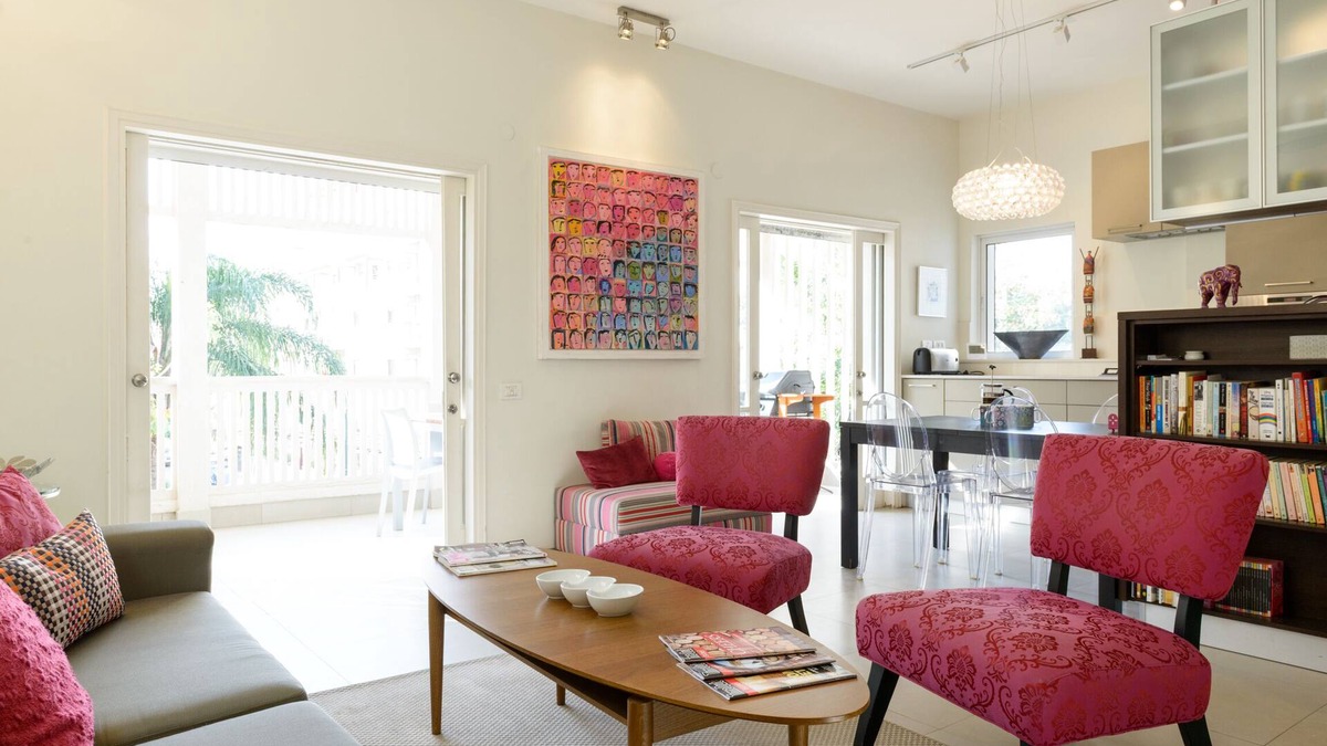 Tel Aviv Apartment | Shir Street – Renovated 2 Bedroom & Balcony