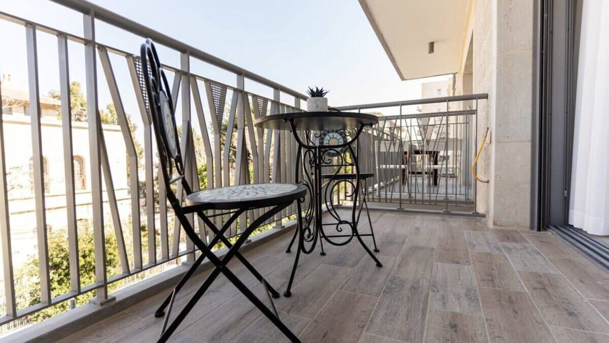 Mea She'arim Apartment | Shirat Haneviim - One Bedroom
