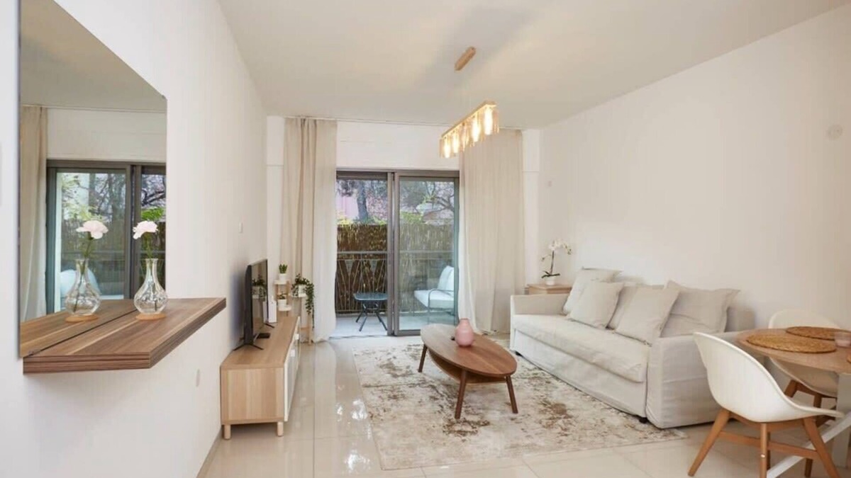 Mea She'arim Apartment | Shirat Haneviim - One Bedroom