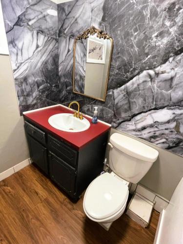 Bridgeland Apartment | Shiraz Suite
