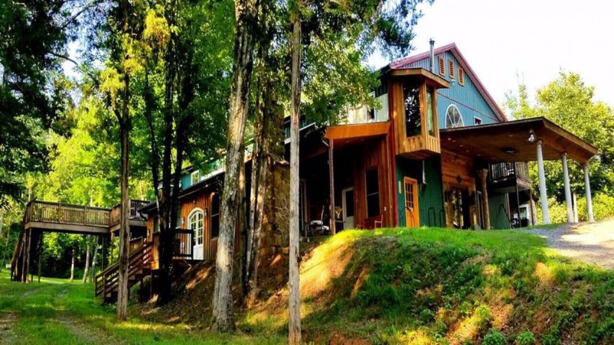 Stanardsville Apartment | Shire Suite at White Lotus Eco Spa Retreat
