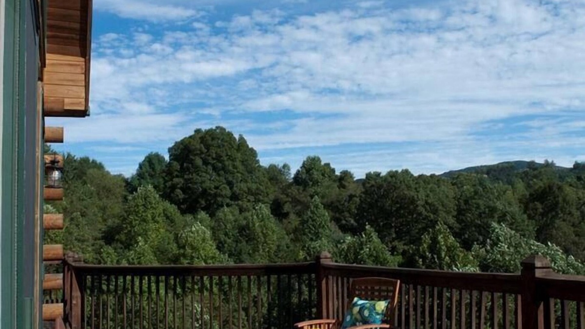Roanoke Cottage | Shirley's Cottage - breakfast not included