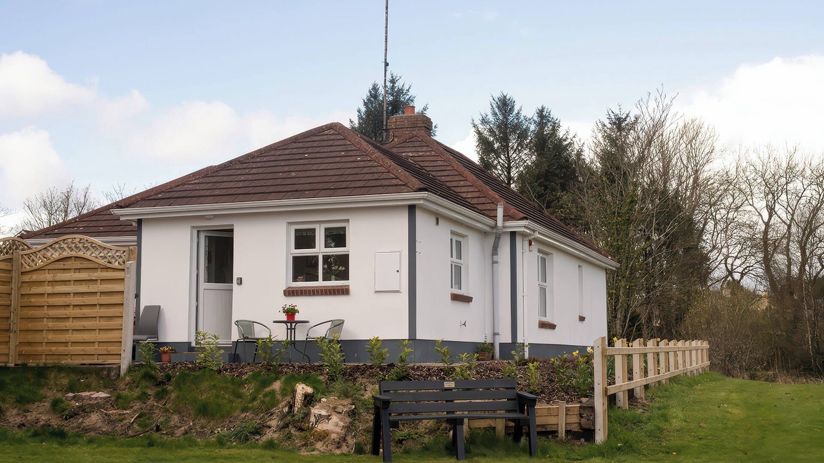 Omagh House | SHIRLEY'S HOUSE, pet friendly, with open fire in Omagh
