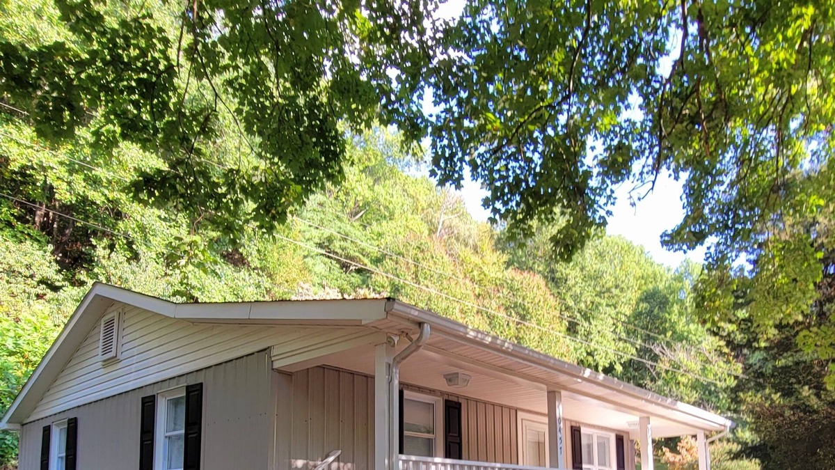Fancy Gap House | Shirley's Place - 5 Minutes from the Blue Ridge Pkwy & 15 Minutes from Mt. Airy