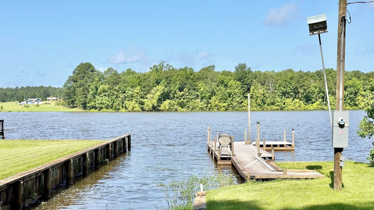 Negreet Cabin | Shirley's Place- Cozy Waterfront Lake Cabin with Dock & Boat Launch.