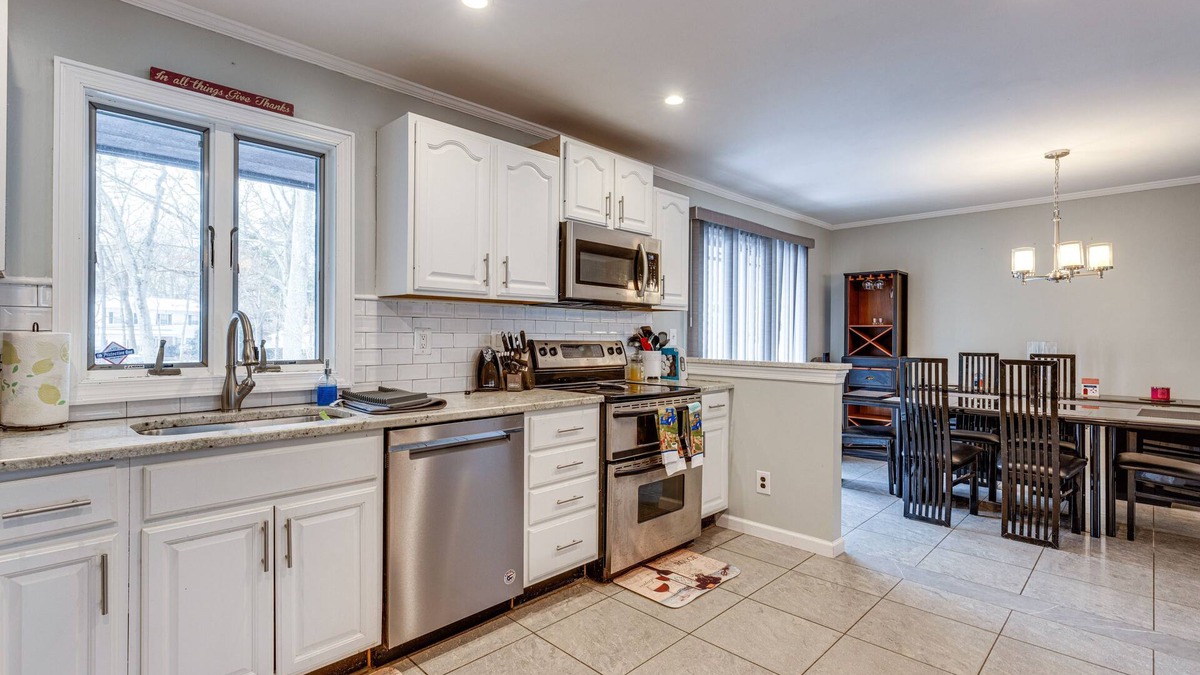 Shirley House | Shirley Vacation Rental w/Hot Tub, 7 Mi to Beach!