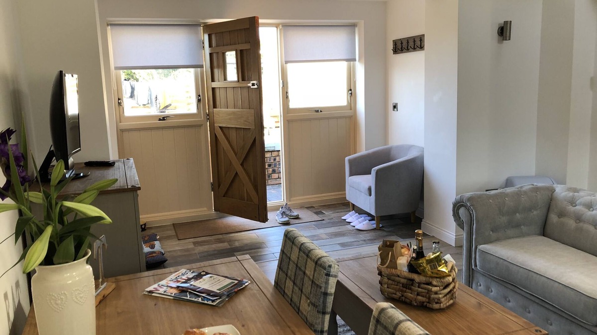 Amerton House | SHIRLEYWICH HOLIDAY BARNS, EQUESTRIAN AND DOG FRIENDLY, SLEEPS 2-4, detached