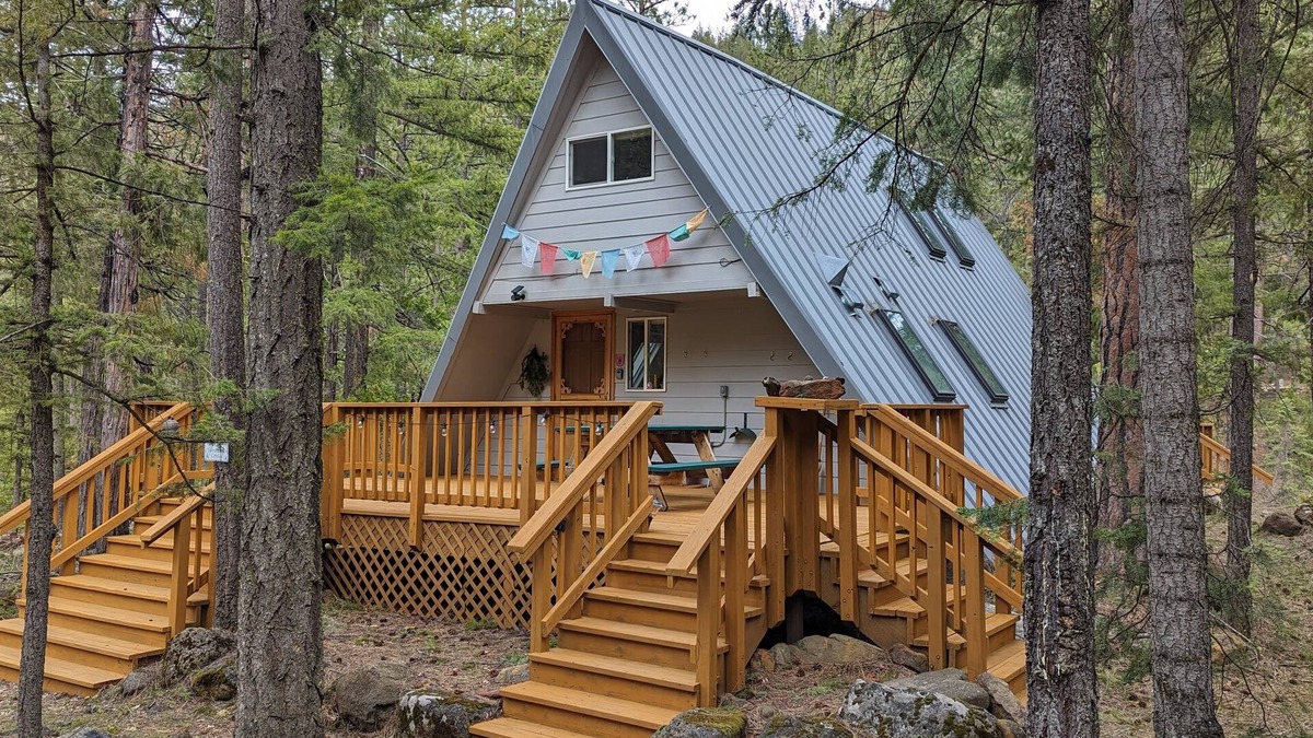 Weed Cottage | Shivangini Cottage at Healing Waters of Shasta