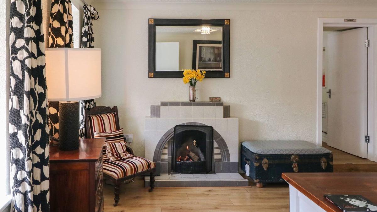 Ardgroom House | SHOEMAKER'S REST, pet friendly, with open fire in Ardgroom Village