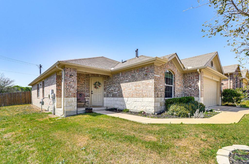 McNeil House | Shop, Dine and Unwind Pet-Friendly Home in Austin!